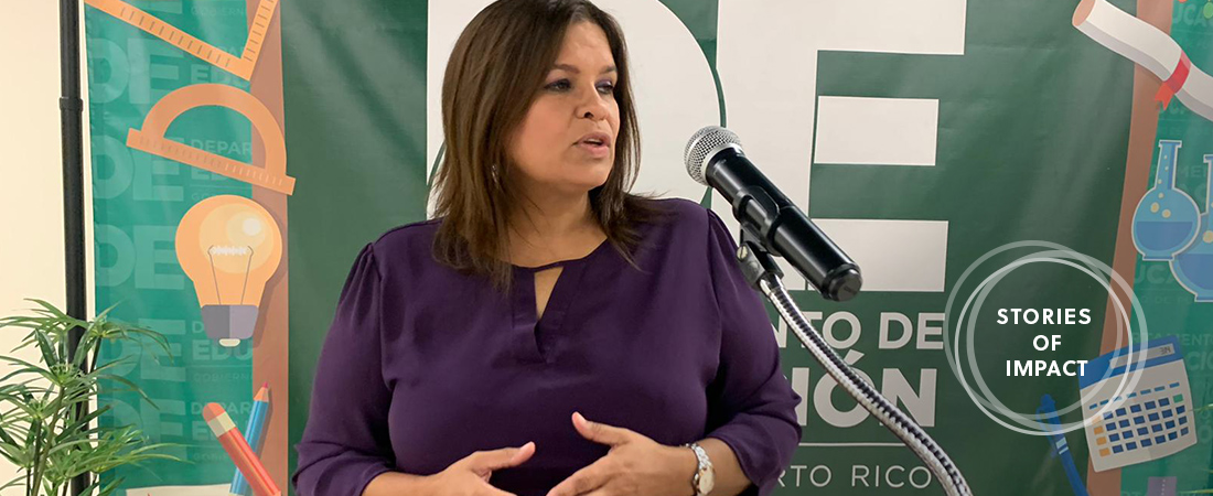 A photo of Daisy Hernández González, a teacher in Puerto Rico